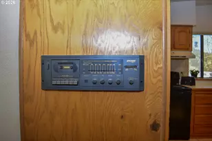 1055 N 5th St, Jacksonville, OR 97530 - Photo 8