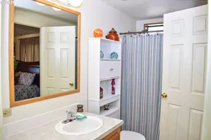 1055 N 5th St, Jacksonville, OR 97530 - Photo 22