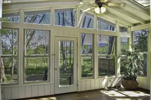 1055 N 5th St, Jacksonville, OR 97530 - Photo 26