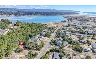 1309 NW Bayshore Dr, Waldport, OR 97394 - Photo 2