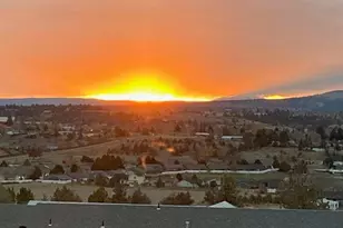 433 SE Larkspur Dr, Madras, OR 97741 - Photo 2