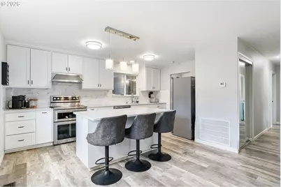 2237 SE 139th Ave, Portland, OR 97233 - Photo 10