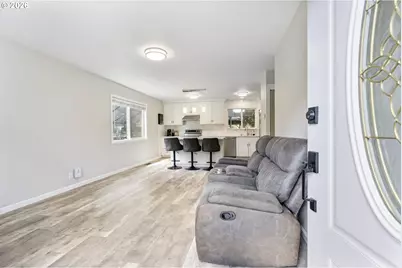 2237 SE 139th Ave, Portland, OR 97233 - Photo 4