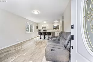 2237 SE 139th Ave, Portland, OR 97233 - Photo 4