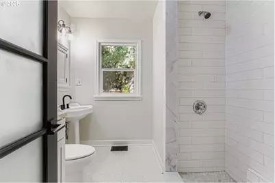 1815 N Ainsworth St, Portland, OR 97217 - Photo 14