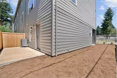 15139 E Burnside, Portland, OR 97233 - Photo 20