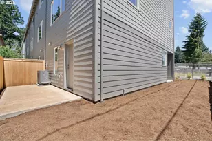 15139 E Burnside, Portland, OR 97233 - Photo 20