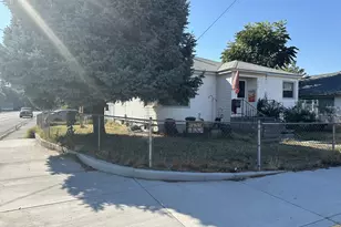 425 SW 17th St, Pendleton, OR 97801 - Photo 2