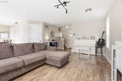 967 E 16th St, Lafayette, OR 97127 - Photo 8