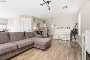 967 E 16th St, Lafayette, OR 97127 - Photo 8