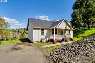 1332 SE Strong Ave, Roseburg, OR 97470 - Photo 1