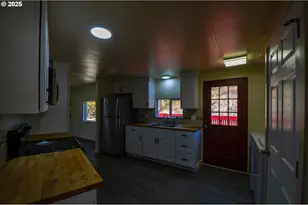 2193 Canyonville-Riddle Rd, Riddle, OR 97469 - Photo 12