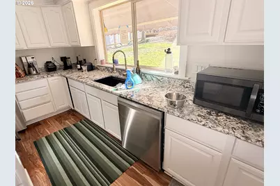 759 S 71st St, Springfield, OR 97478 - Photo 6