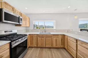 95452 N Bank Rogue River Rd, Gold Beach, OR 97444 - Photo 12