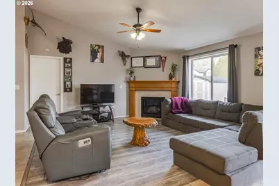 1607 NE 16th Ct, Battle Ground, WA 98604 - Photo 2