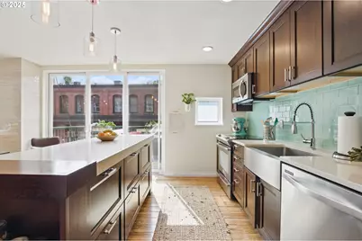 1009 NW Hoyt St #210, Portland, OR 97209 - Photo 42