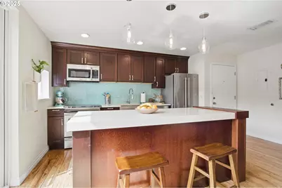 1009 NW Hoyt St #210, Portland, OR 97209 - Photo 4