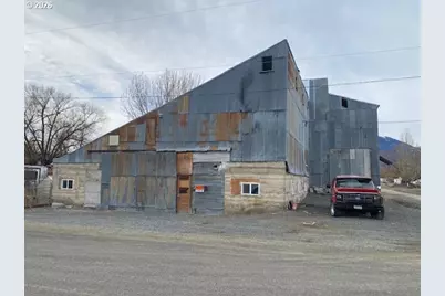 621 John St, Haines, OR 97833 - Photo 2