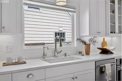 6834 SE Reed College Pl, Portland, OR 97202 - Photo 12