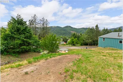 1140 Arburnia St, Myrtle Creek, OR 97457 - Photo 4