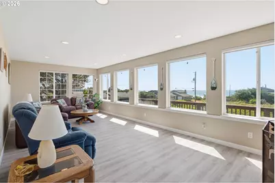 539 SW Park St, Newport, OR 97365 - Photo 6
