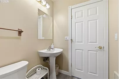 539 SW Park St, Newport, OR 97365 - Photo 16
