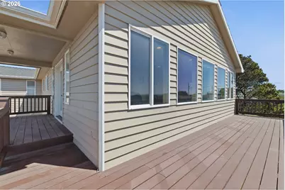 539 SW Park St, Newport, OR 97365 - Photo 10
