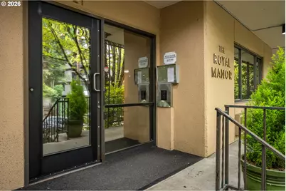 2021 SW Main St #32, Portland, OR 97205 - Photo 2
