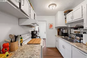 12425 SW 7th St, Beaverton, OR 97005 - Photo 16