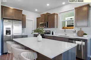 8291 SE Crescent Dr, Hillsboro, OR 97123 - Photo 2