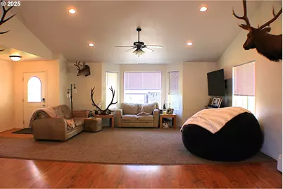 1357 NE Ballard Ct, Myrtle Creek, OR 97457 - Photo 4