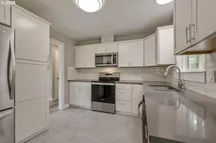 13651 SW 63rd Ave, Portland, OR 97219 - Photo 12