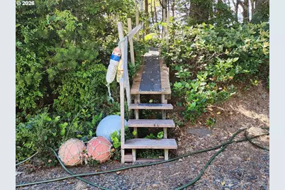 1230 Deady St, Port Orford, OR 97465 - Photo 38