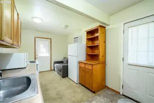 1411 NE Logan St, McMinnville, OR 97128 - Photo 32