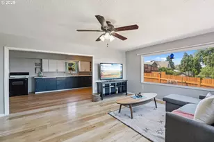 2318 E 13th St, The Dalles, OR 97058 - Photo 4