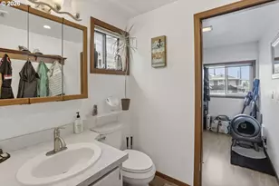 19609 NE Marine Dr, Portland, OR 97230 - Photo 10
