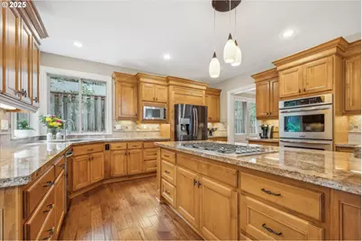 13932 Sundeleaf Dr, Lake Oswego, OR 97034 - Photo 10