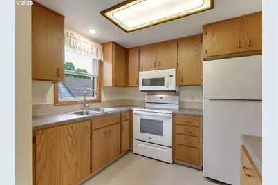 14859 NE Sacramento St #136, Portland, OR 97230 - Photo 10