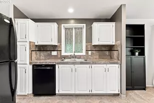 2304 SW Rose Ct, Troutdale, OR 97060 - Photo 10