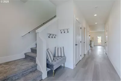 729 Periander Way, Harrisburg, OR 97446 - Photo 2