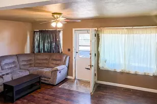 6318 NE 18th Ave, Portland, OR 97211 - Photo 2