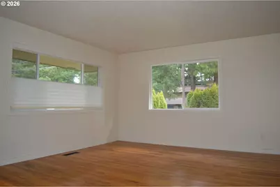 15236 SE Kelly St, Portland, OR 97236 - Photo 2