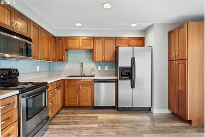 17570 NW Park View Blvd, Portland, OR 97229 - Photo 8