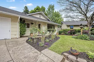 1934 SE 155th Pl, Portland, OR 97233 - Photo 2