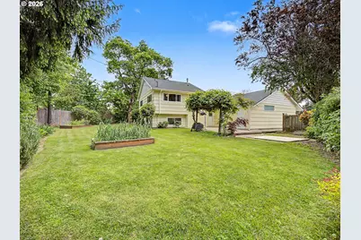 1934 SE 155th Pl, Portland, OR 97233 - Photo 16