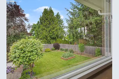 1934 SE 155th Pl, Portland, OR 97233 - Photo 20