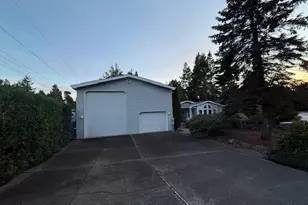 212 Munsel Creek Loop, Florence, OR 97439 - Photo 2