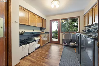 15643 NE Siskiyou Ct, Portland, OR 97230 - Photo 16