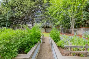 3471 Lakeside Dr, Eugene, OR 97401 - Photo 46