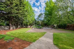 3471 Lakeside Dr, Eugene, OR 97401 - Photo 44